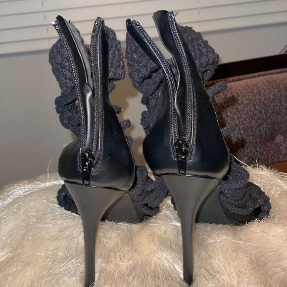 Privileged Crochet Knit Heels, SZ 9 - Picture 4 of 8